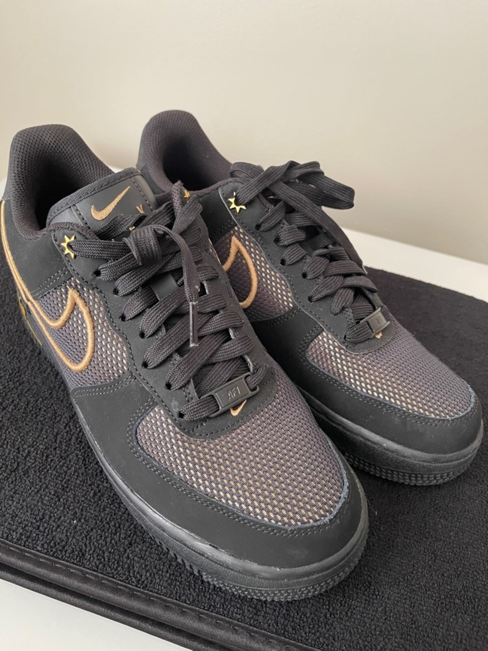 Nike Black and Gold Low-Top Sneakers - Picture 3 of 7